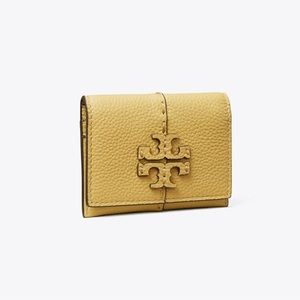 NIB Tory Burch MCGRAW FLAP CARD CASE in Beeswax $128